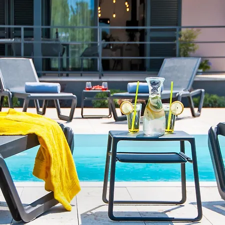 Jolanda Villa *